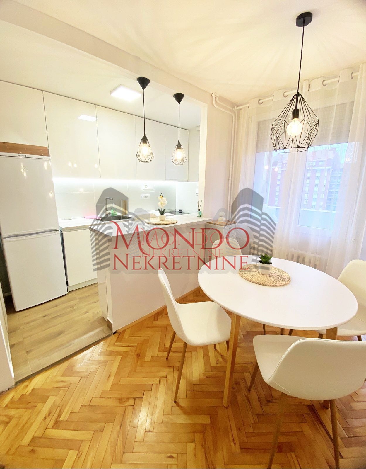 Renoviran dvosoban stan na Vizantijskom Bulevaru 12