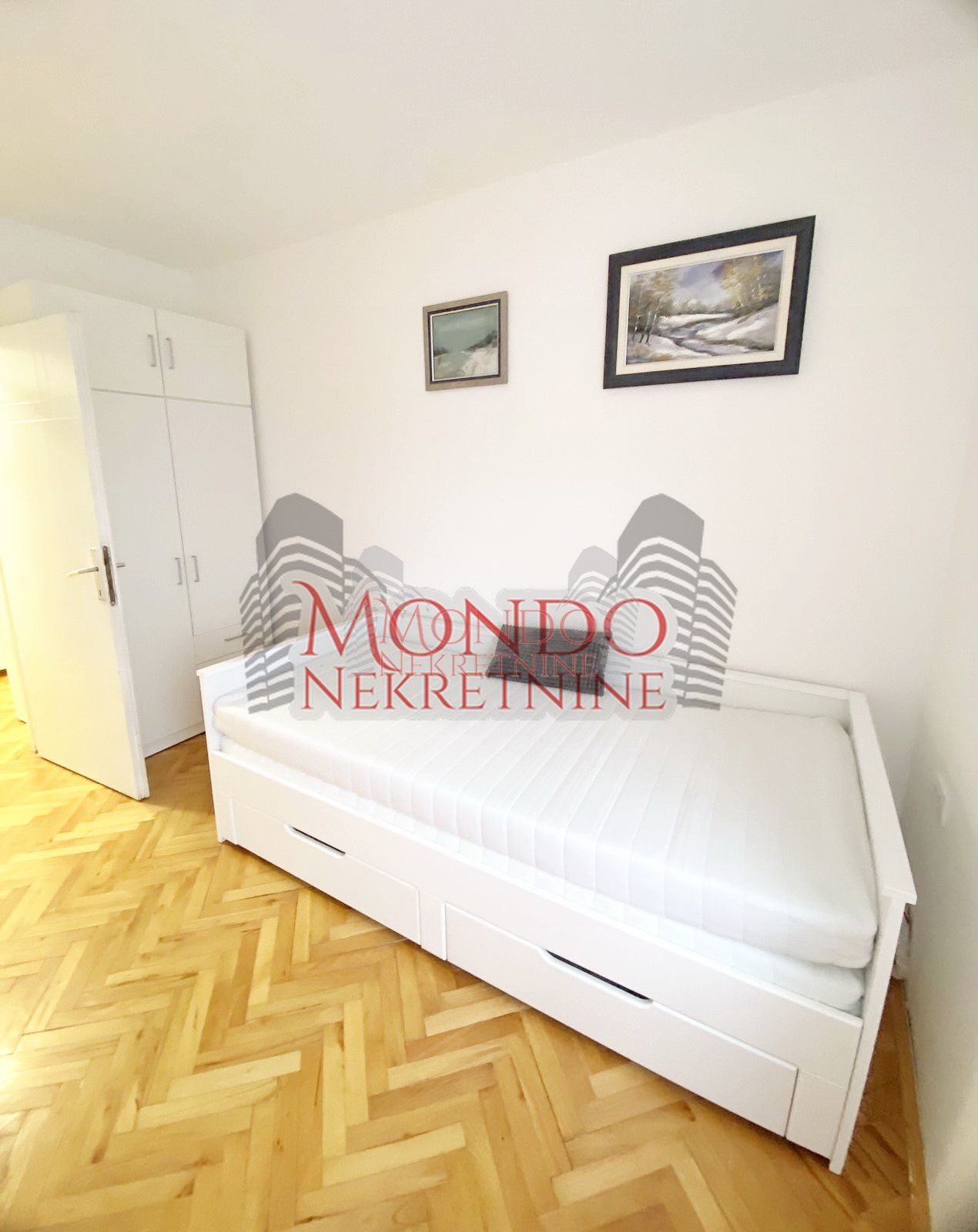 Renoviran dvosoban stan na Vizantijskom Bulevaru 15