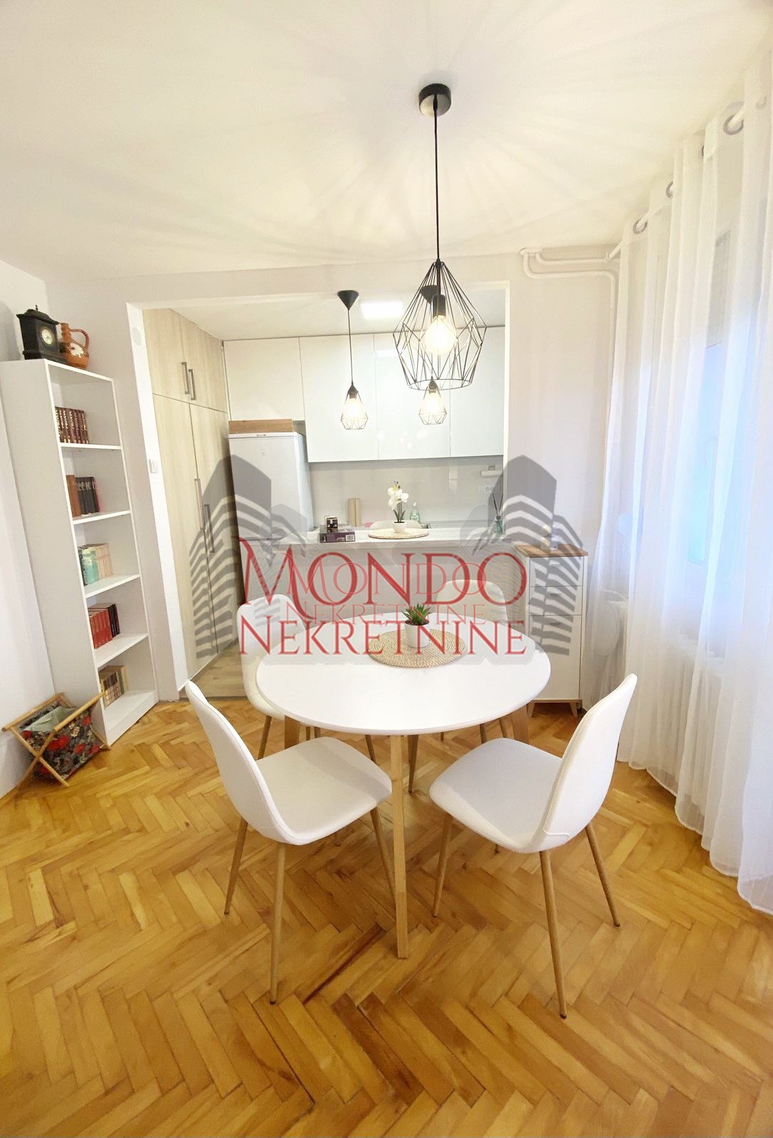 Renoviran dvosoban stan na Vizantijskom Bulevaru 11