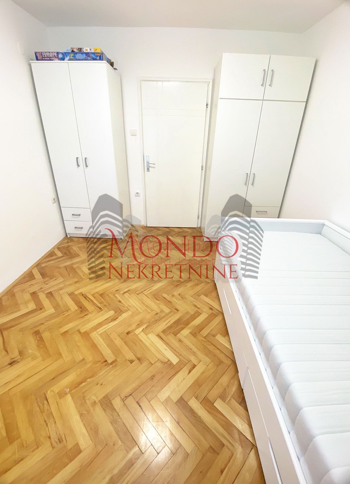 Renoviran dvosoban stan na Vizantijskom Bulevaru 16