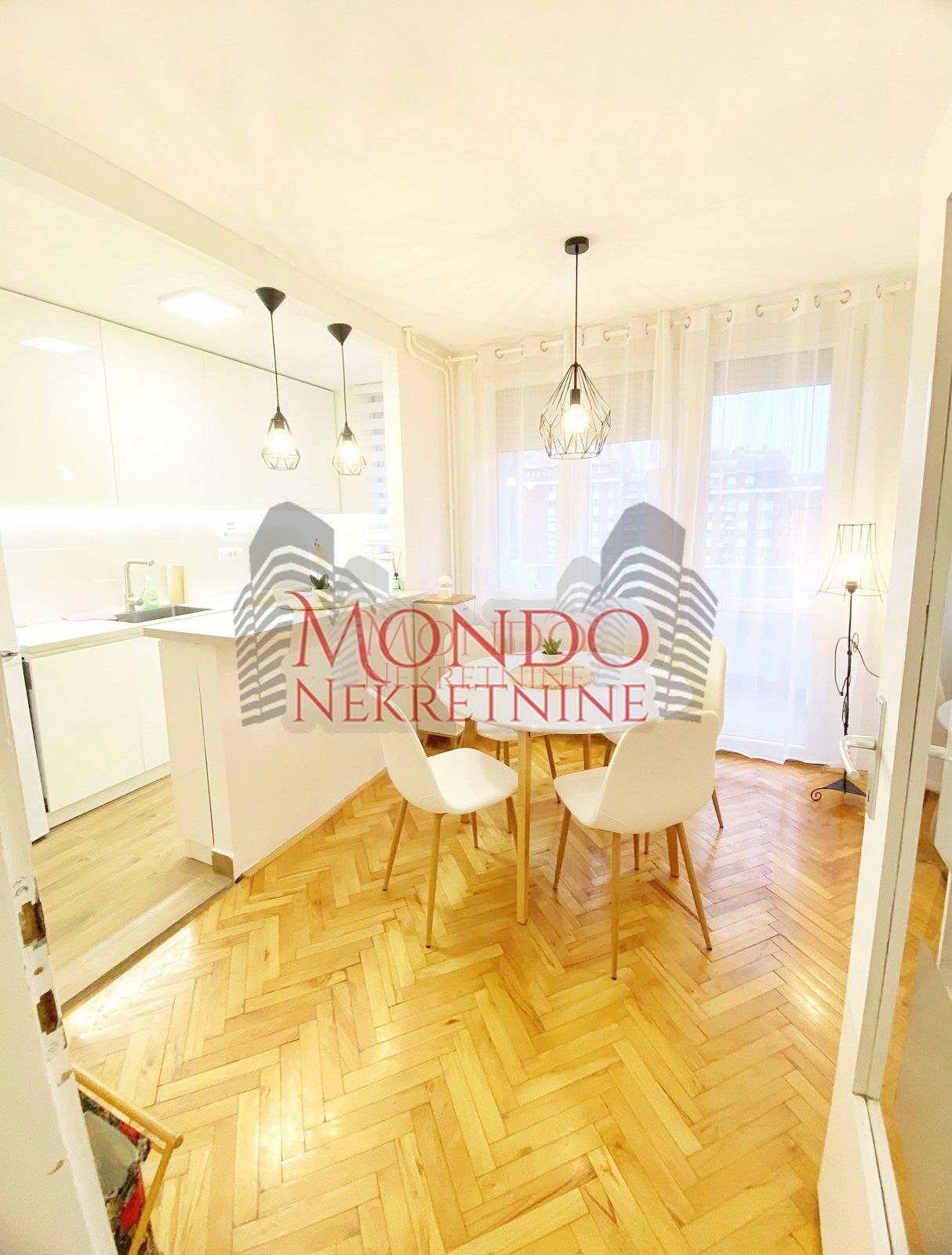 Renoviran dvosoban stan na Vizantijskom Bulevaru 6