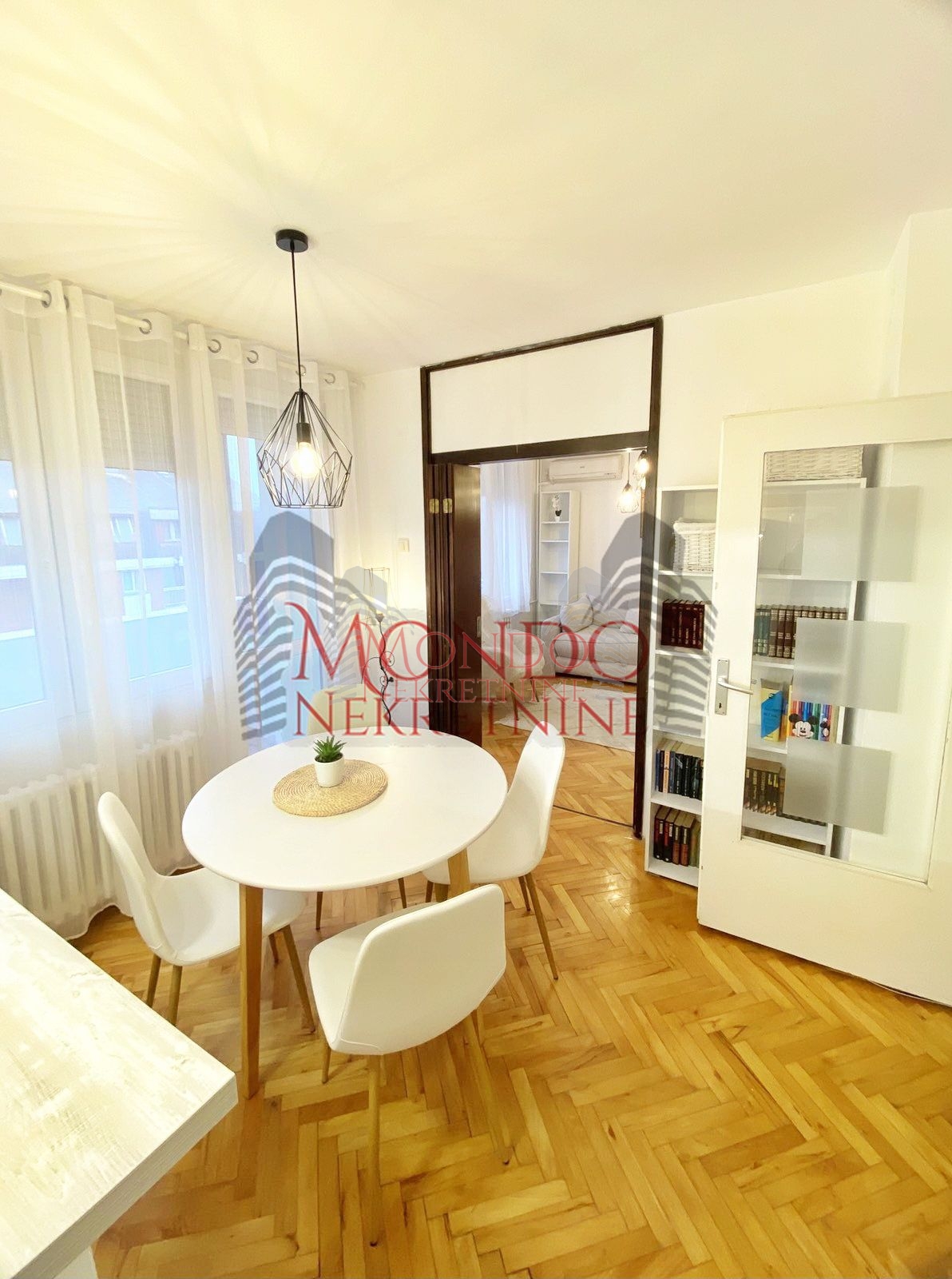 Renoviran dvosoban stan na Vizantijskom Bulevaru 10