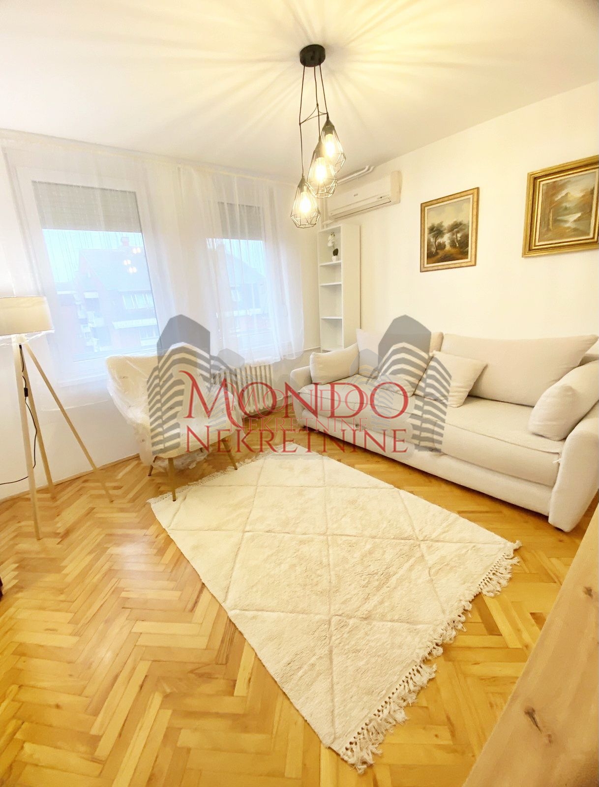 Renoviran dvosoban stan na Vizantijskom Bulevaru 3