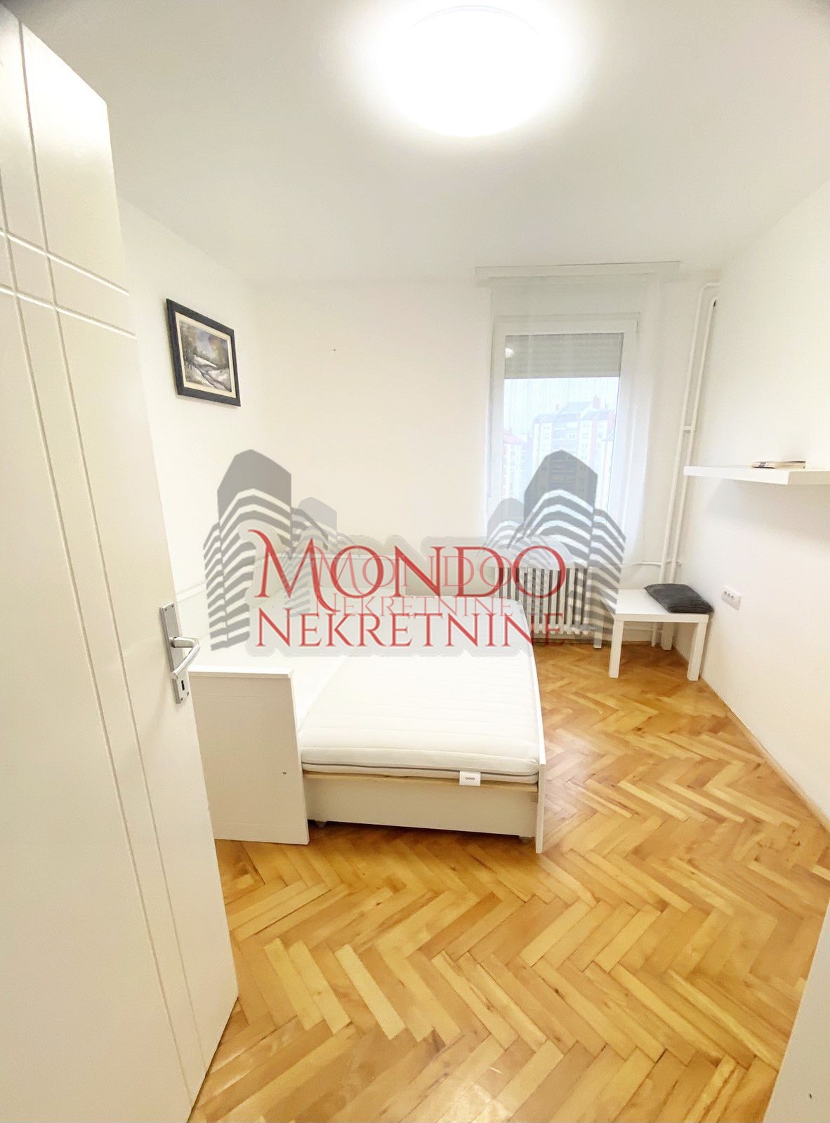 Renoviran dvosoban stan na Vizantijskom Bulevaru 19