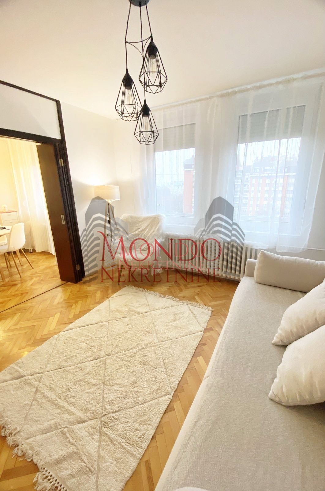 Renoviran dvosoban stan na Vizantijskom Bulevaru 4