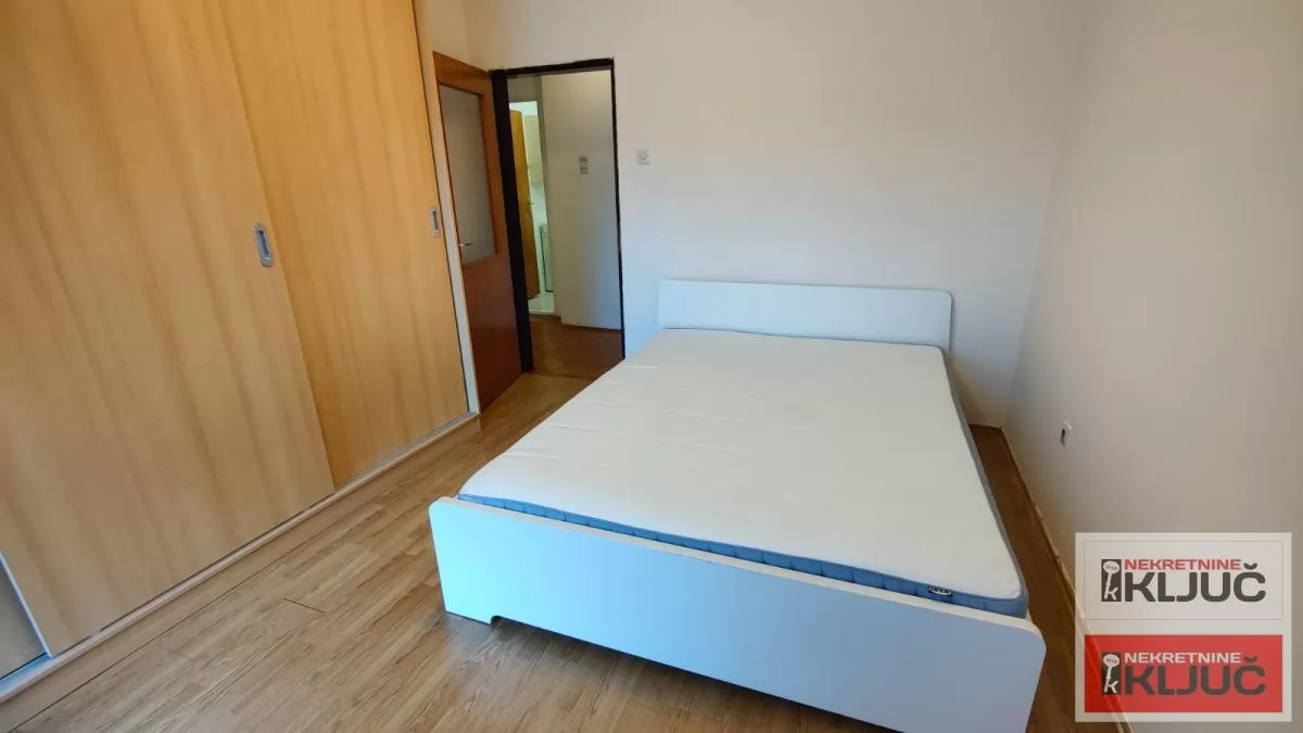 CENTAR-useljiv dvosoban stan 10