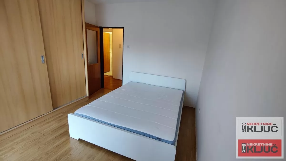 CENTAR-useljiv dvosoban stan 11