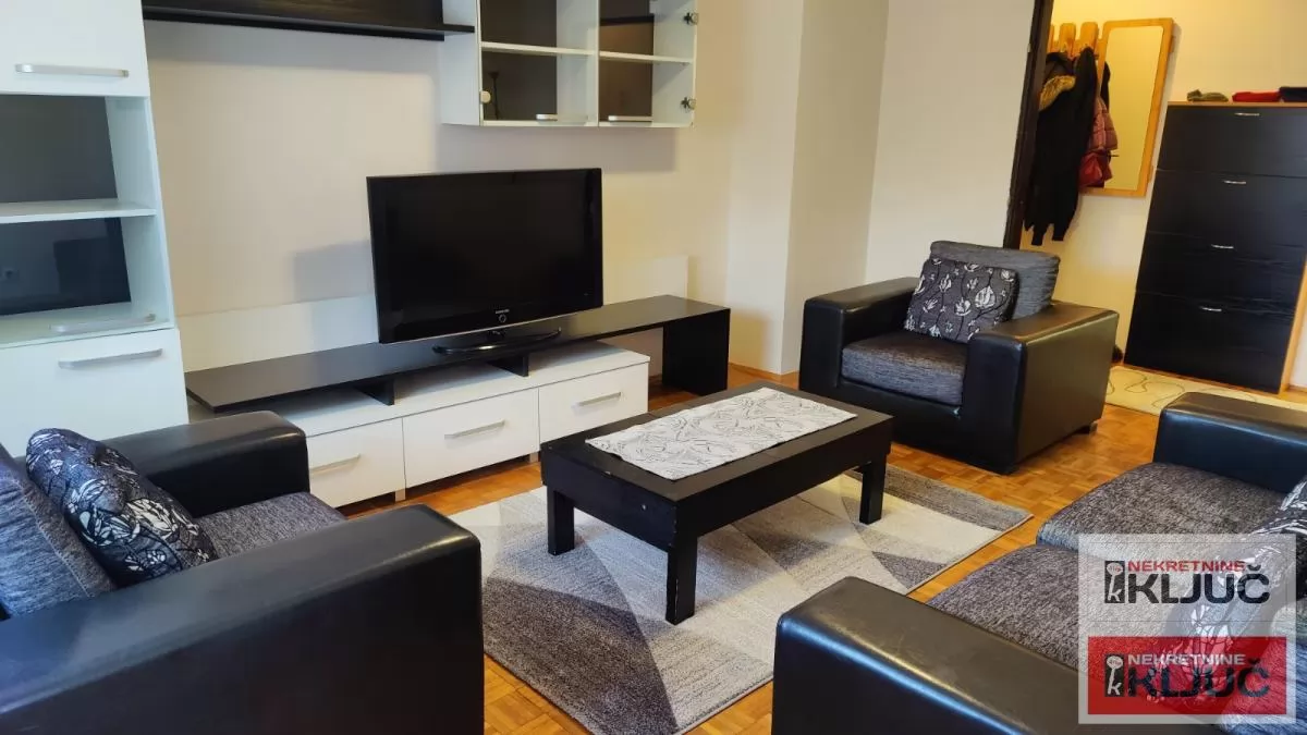 CENTAR-useljiv dvosoban stan 3