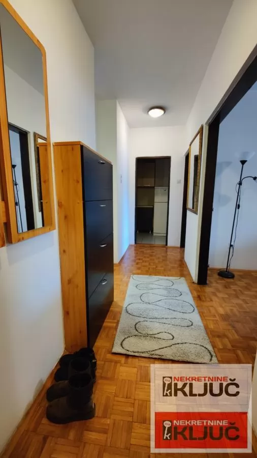 CENTAR-useljiv dvosoban stan 8