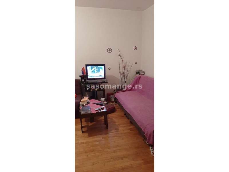 Izdajem garsonjeru  novogradnja  Vukov spomenik 1