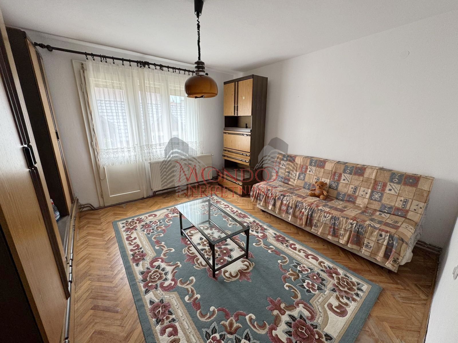 Dvoipsooban stan u kuci iza tri solitera u Durlanu 7