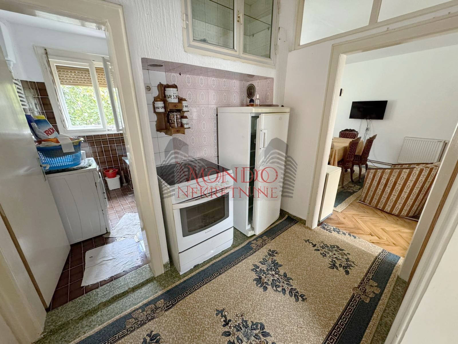 Dvoipsooban stan u kuci iza tri solitera u Durlanu 4