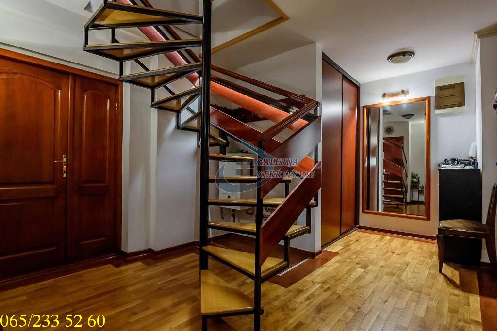 Stari grad  Gundulićev venac   Šantićeva 104m2 5