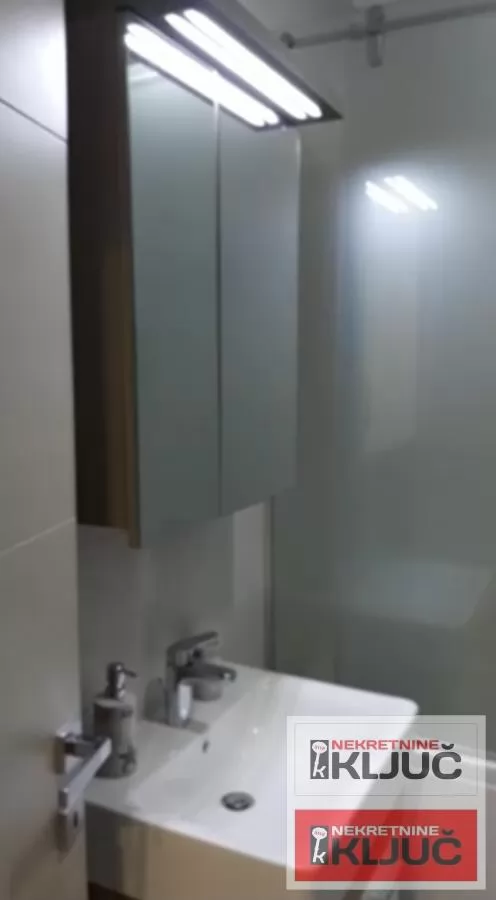 BULEVAR OSLOBOĐENJA IZDAJE SE DVOIPOSOBAN NAMEŠTEN STAN 16