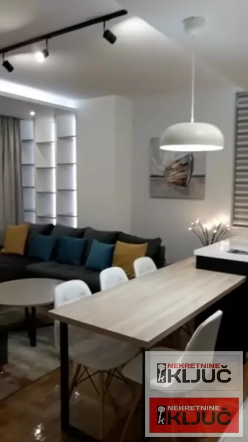 BULEVAR OSLOBOĐENJA IZDAJE SE DVOIPOSOBAN NAMEŠTEN STAN 4