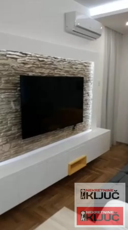 BULEVAR OSLOBOĐENJA IZDAJE SE DVOIPOSOBAN NAMEŠTEN STAN 5