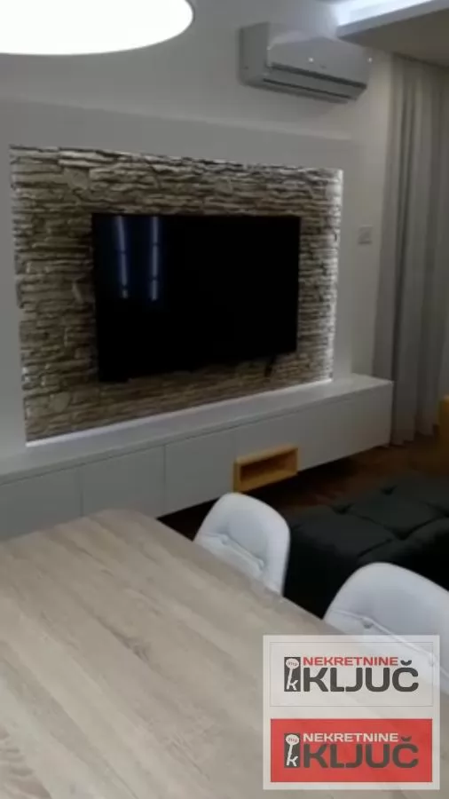 BULEVAR OSLOBOĐENJA IZDAJE SE DVOIPOSOBAN NAMEŠTEN STAN 6