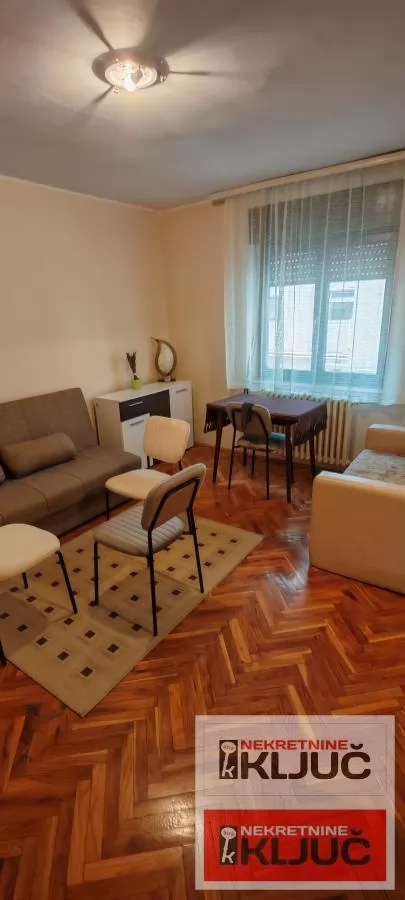 Dobar dvosoban stan preko puta futoske pijace 1