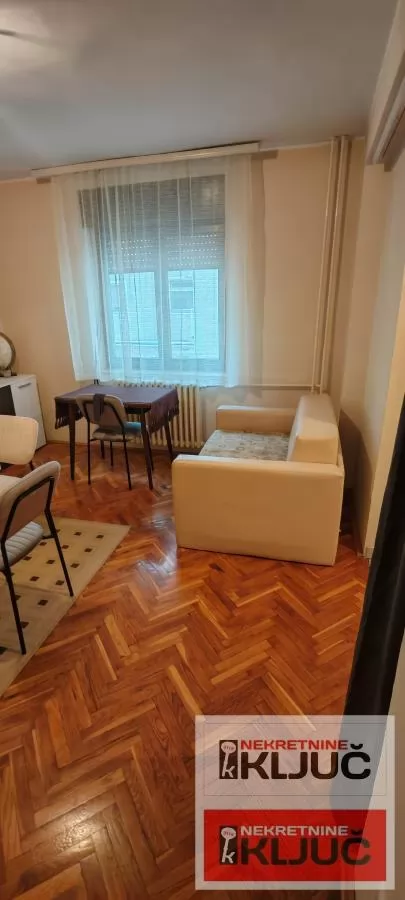 Dobar dvosoban stan preko puta futoske pijace 2