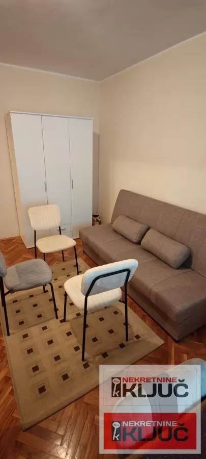 Dobar dvosoban stan preko puta futoske pijace 4