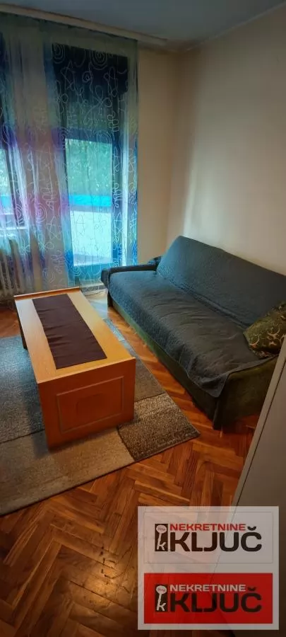 Dobar dvosoban stan preko puta futoske pijace 5