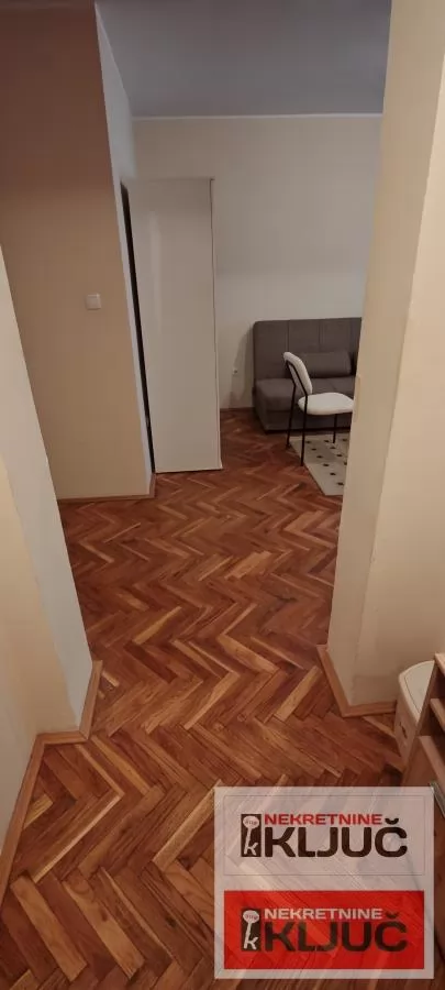 Dobar dvosoban stan preko puta futoske pijace 6