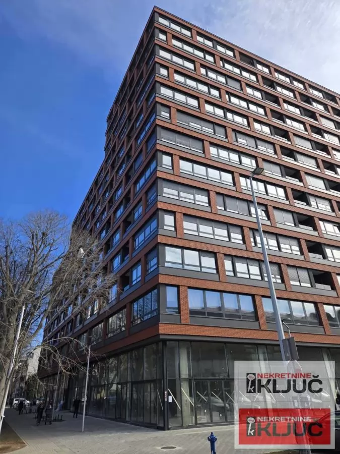 Odlican stan u novoj LUX zgradi na Spensu 1