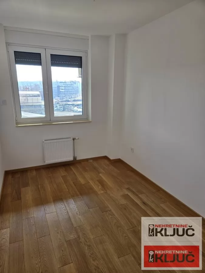 Odlican stan u novoj LUX zgradi na Spensu 2