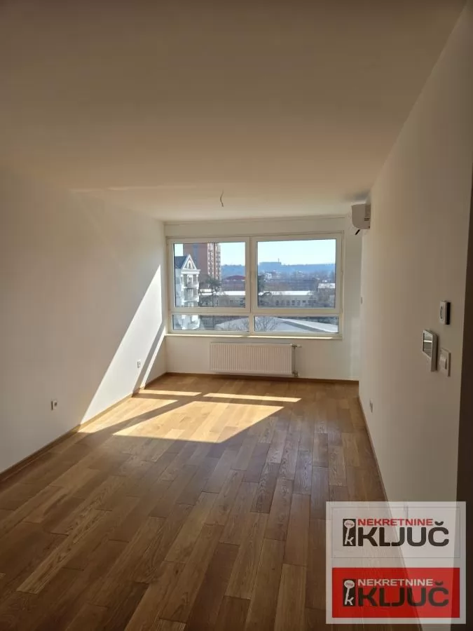 Odlican stan u novoj LUX zgradi na Spensu 3