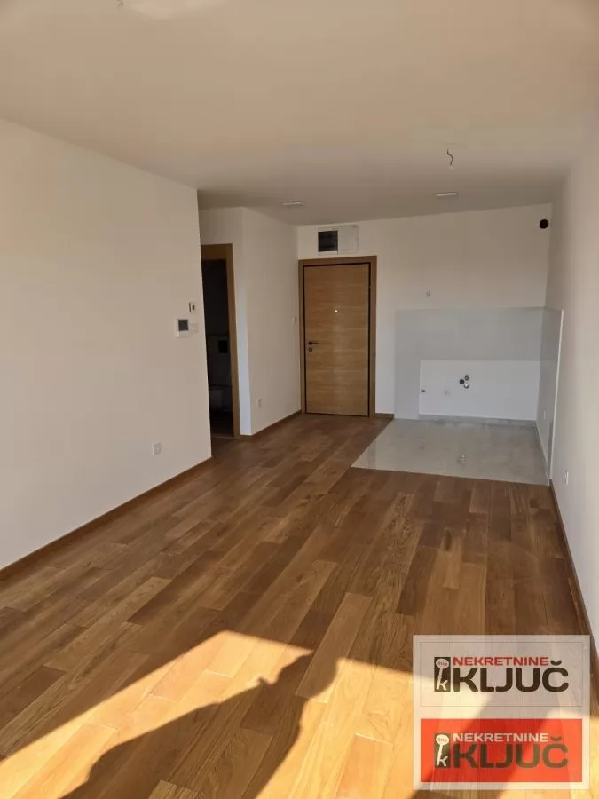 Odlican stan u novoj LUX zgradi na Spensu 7