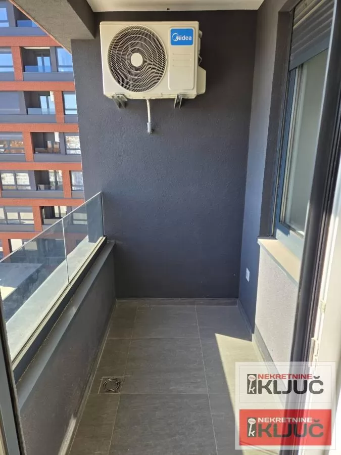 Odlican stan u novoj LUX zgradi na Spensu 9