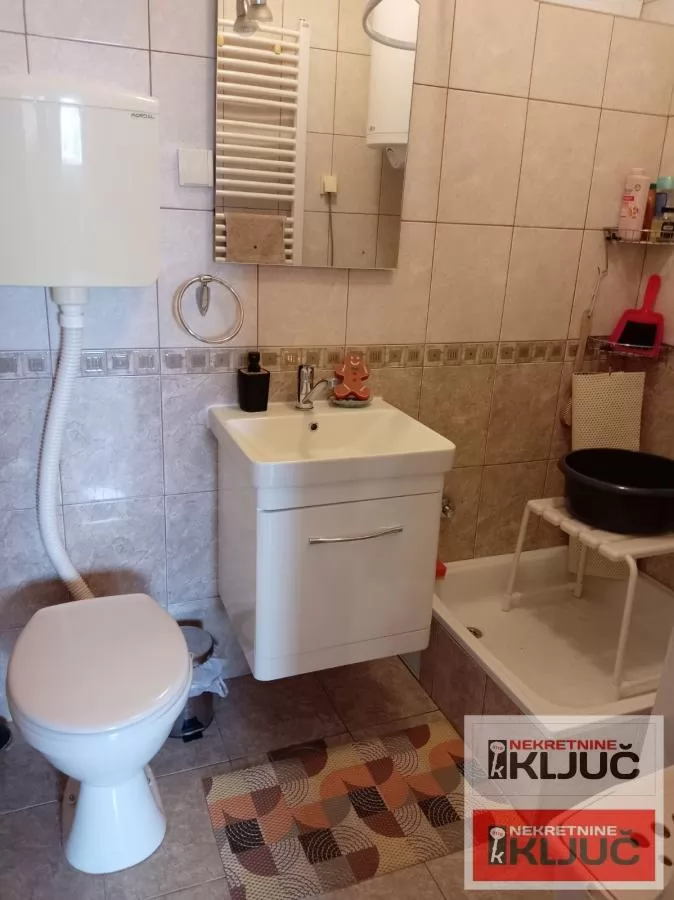 BULEVAR PATRIJARHA PAVLA IZDAJE SE JEDNOIPOSOBAN NAMEŠTEN STAN 8