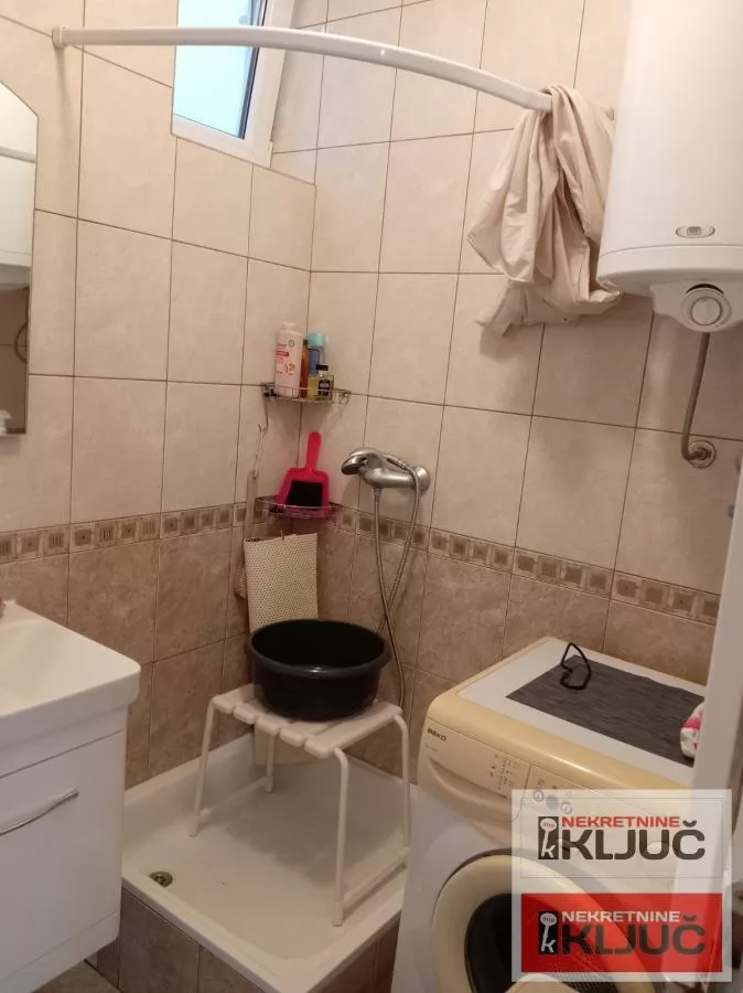 BULEVAR PATRIJARHA PAVLA IZDAJE SE JEDNOIPOSOBAN NAMEŠTEN STAN 9