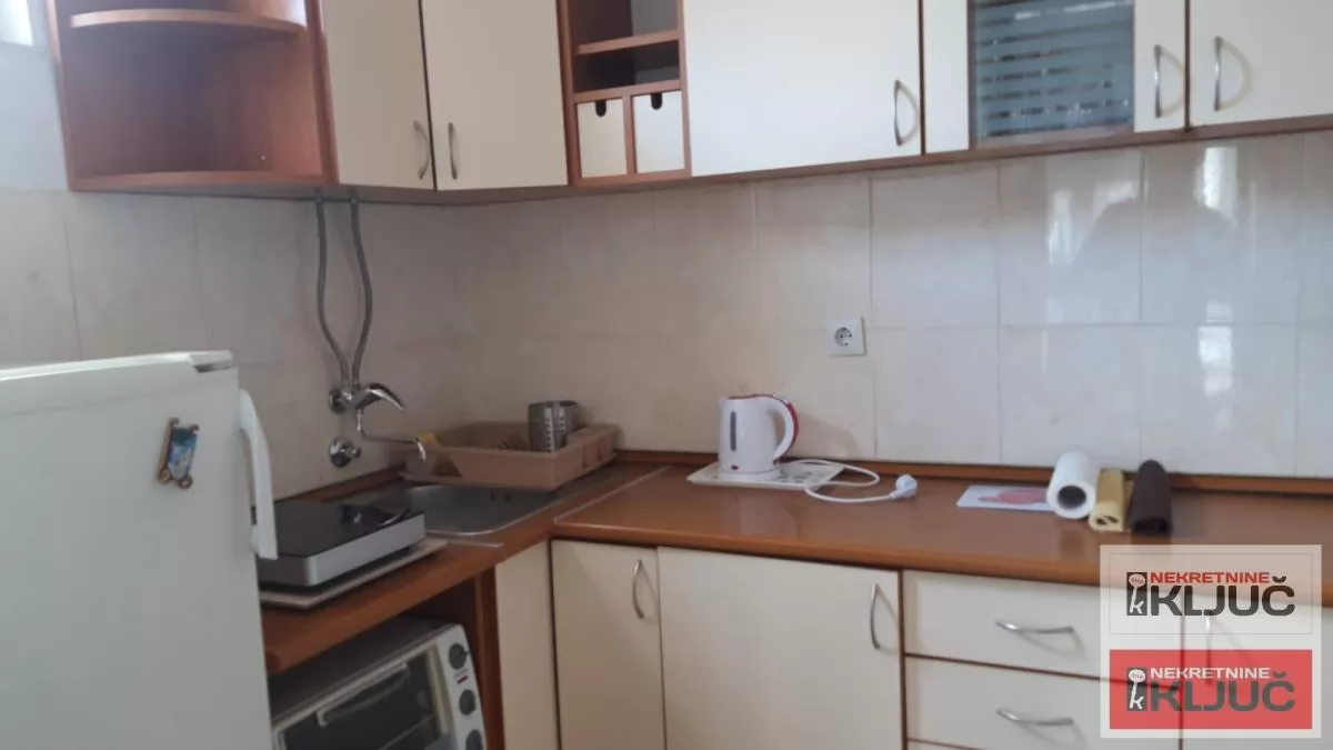 CENTAR IZDAJE SE JEDNOIPPSOBAN NAMEŠTEN STAN 3