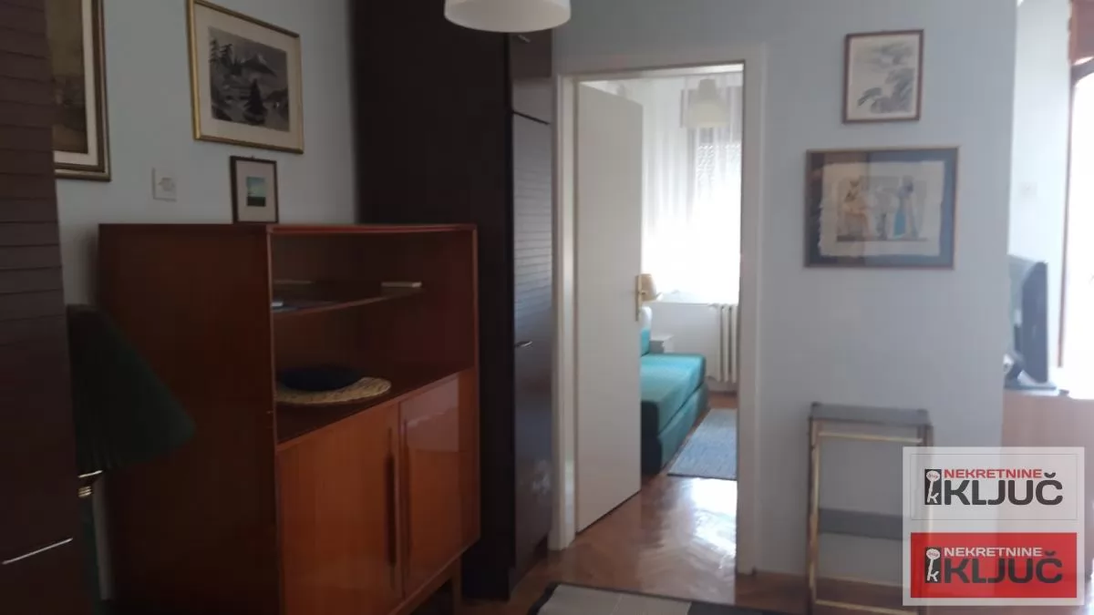 CENTAR IZDAJE SE JEDNOIPPSOBAN NAMEŠTEN STAN 4