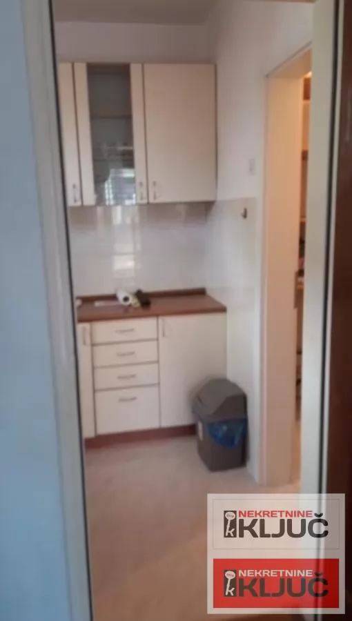 CENTAR IZDAJE SE JEDNOIPPSOBAN NAMEŠTEN STAN 6