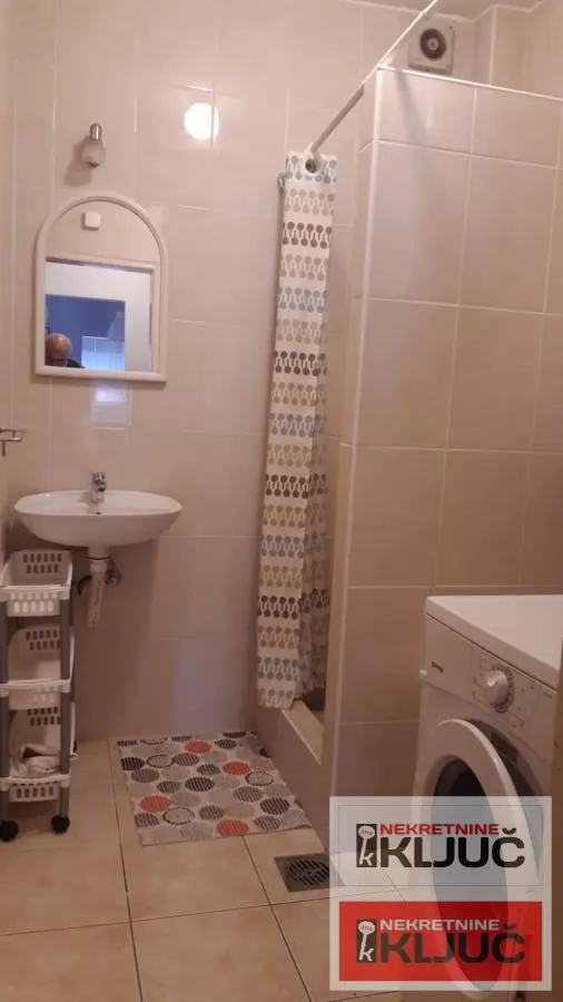 CENTAR IZDAJE SE JEDNOIPPSOBAN NAMEŠTEN STAN 8