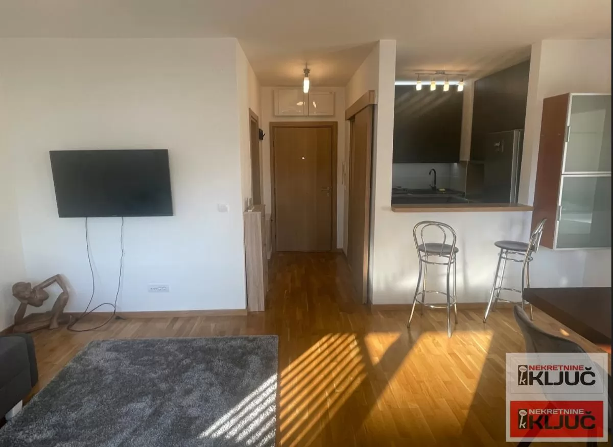 NOVO NASELJE-JUGOVIĆEVO-IZDAJE SE JEDNOIPOSOBAN STAN 4