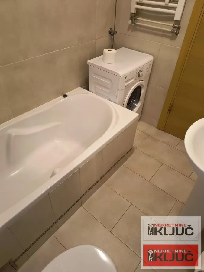 Odlican jednosoban stan na Limanu 4 10