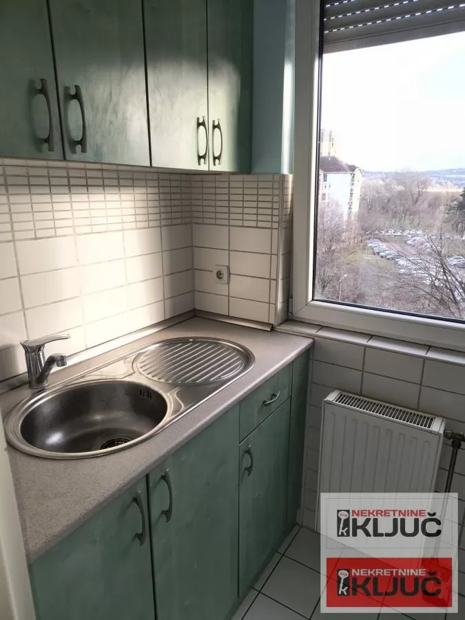 Odlican jednosoban stan na Limanu 4 5