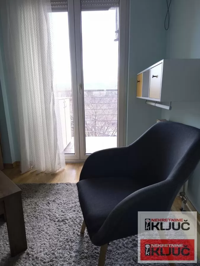 Odlican jednosoban stan na Limanu 4 6