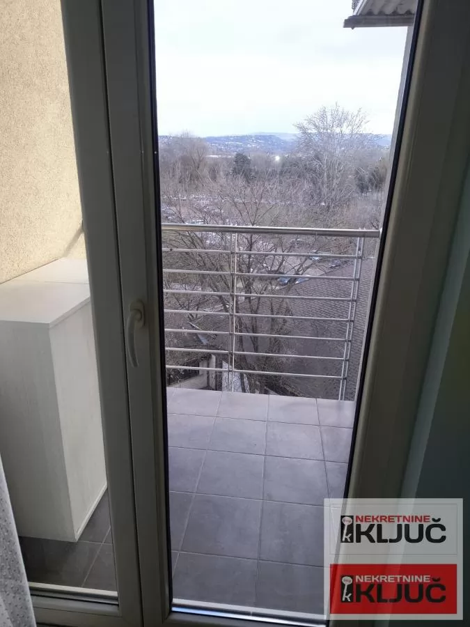 Odlican jednosoban stan na Limanu 4 8