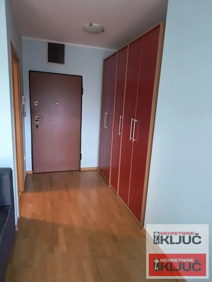 Odlican jednosoban stan na Limanu 4 9