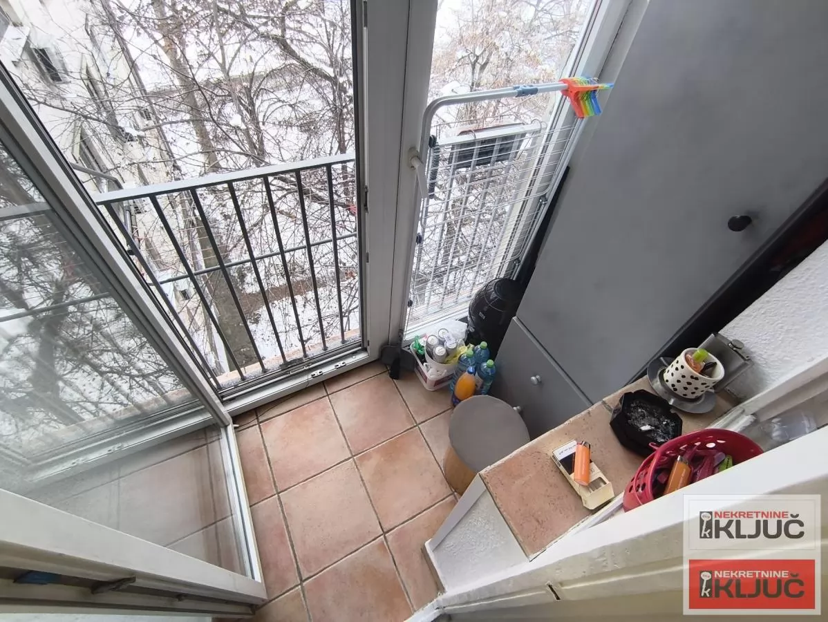 DETELINARA, 53m2, Dvoiposoban, Renoviran, Namešten 11