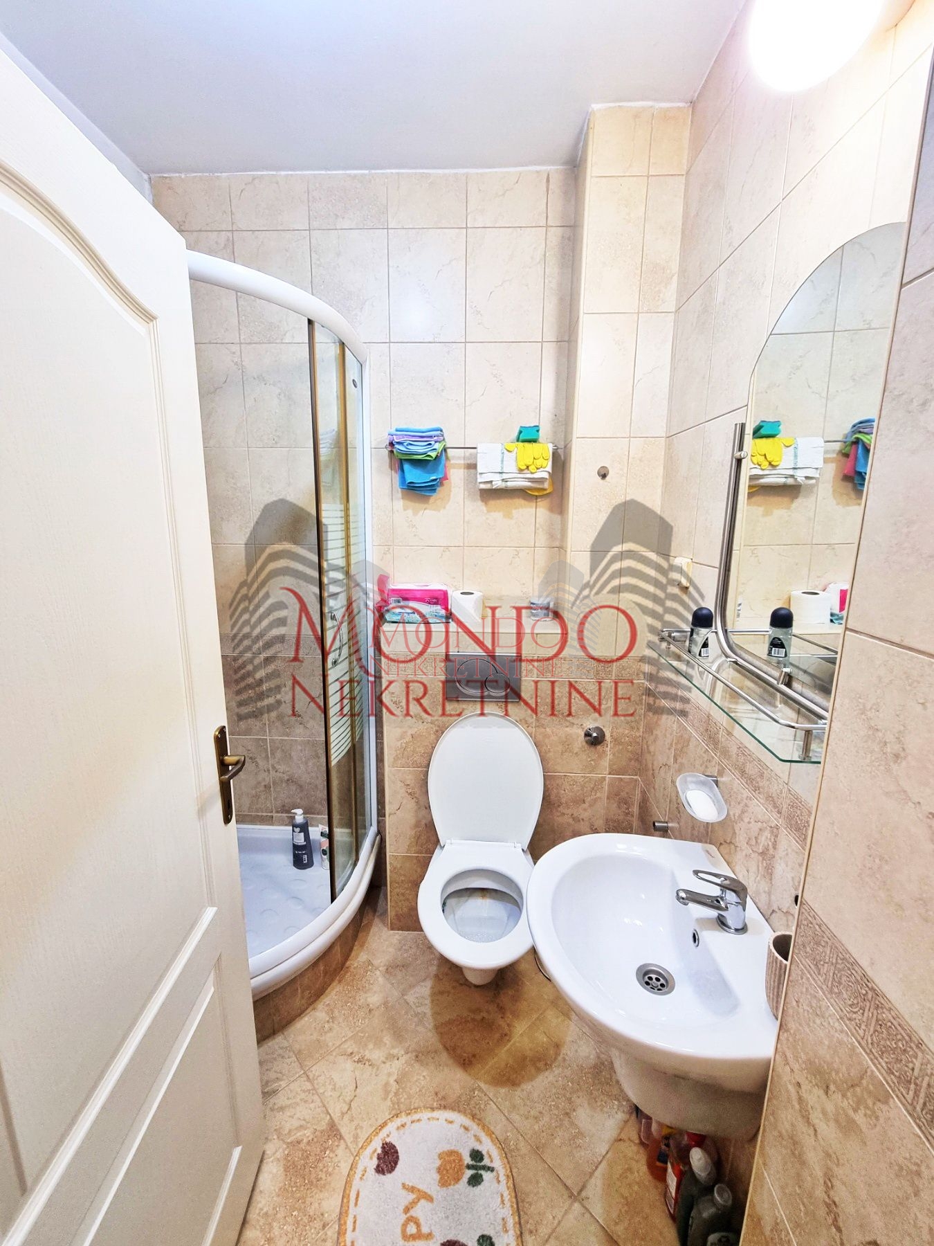 Izdaje se jednoiposoban stan preko puta parka Cair 14