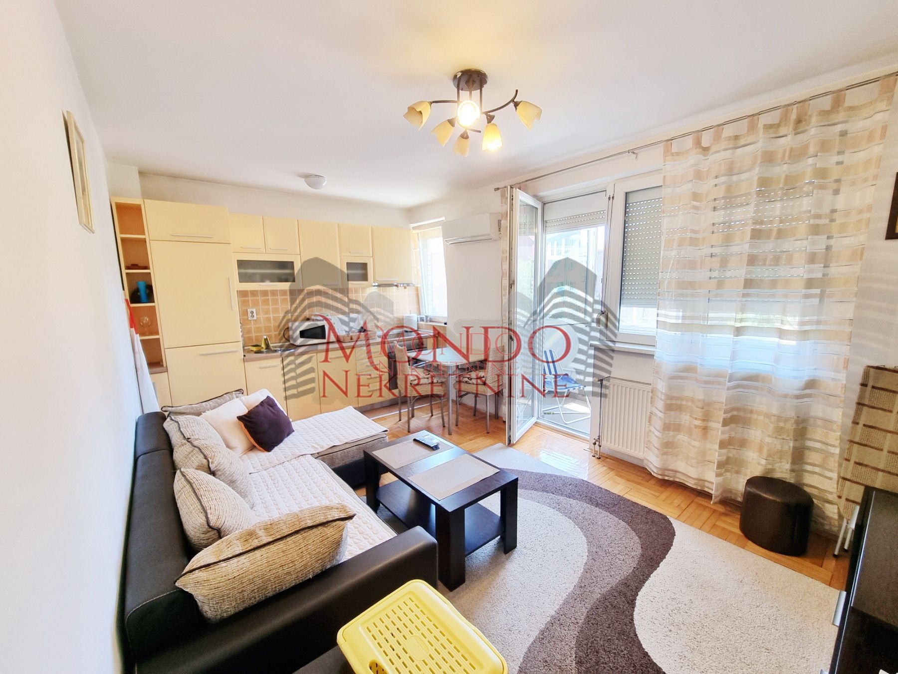 Izdaje se jednoiposoban stan preko puta parka Cair 1