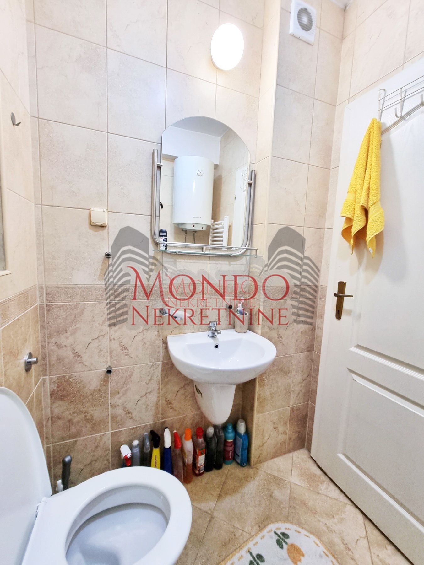 Izdaje se jednoiposoban stan preko puta parka Cair 12