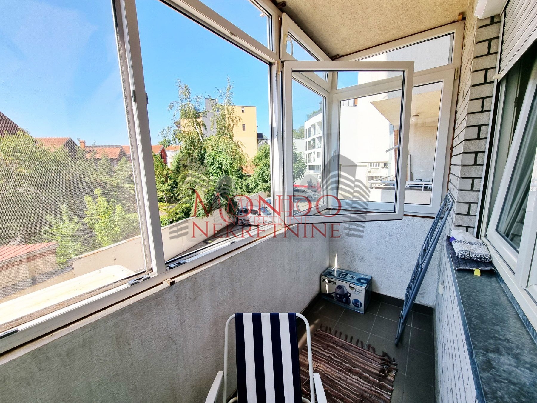 Izdaje se jednoiposoban stan preko puta parka Cair 18