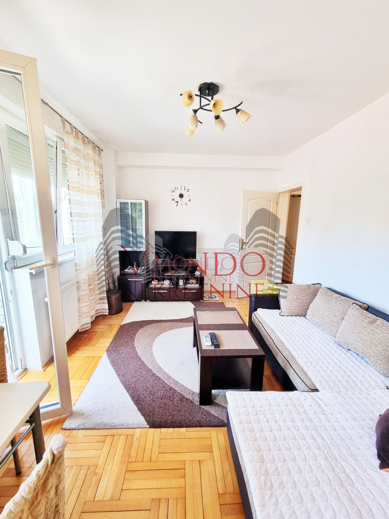 Izdaje se jednoiposoban stan preko puta parka Cair 2