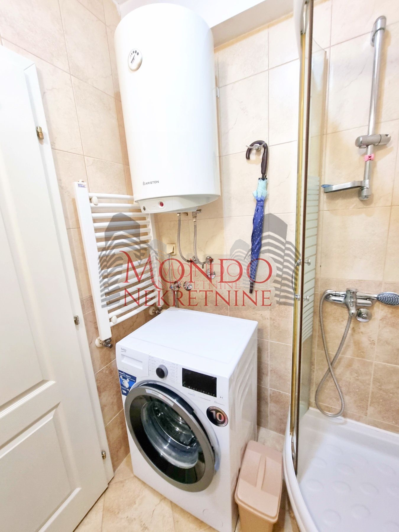 Izdaje se jednoiposoban stan preko puta parka Cair 13